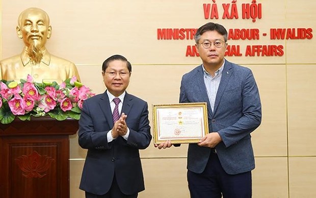 Honran al representante de Agencia Surcoreana para el Desarrollo de Recursos Humanos en Vietnam hinh anh 1