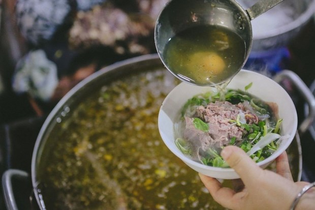Tres comidas callejeras vietnamitas figuran entre las 50 mejores de Asia, segun CNN hinh anh 1