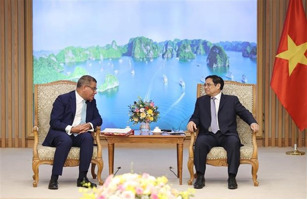 Primer ministro de Vietnam recibe al presidente de la COP26 hinh anh 1