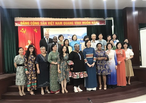 Expertos de Vietnam y Sudafrica debaten papel de mujeres en liderazgo e integracion internacional hinh anh 1