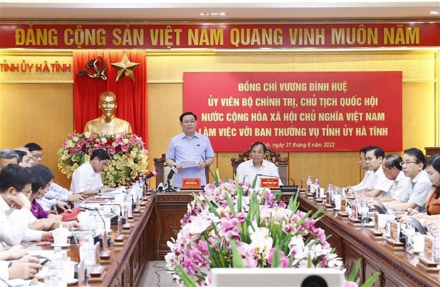 Presidente del Legislativo vietnamita se reune con dirigentes de provincia de Ha Tinh hinh anh 1