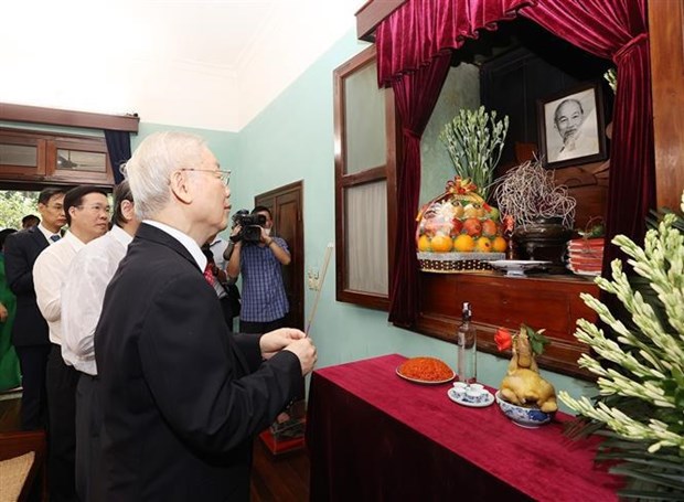 Secretario general del PCV rinde tributo al Presidente Ho Chi Minh hinh anh 1
