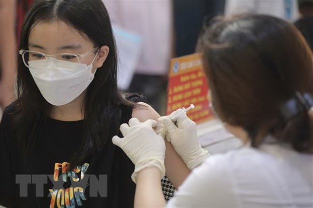 Mas de siete mil ninos vietnamitas vacunados contra la COVID-19 en dias festivos hinh anh 1