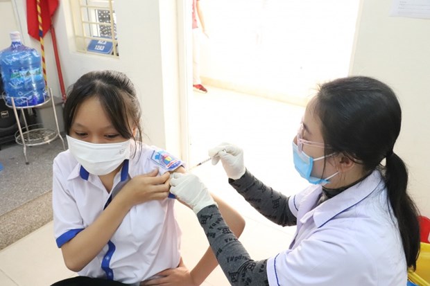 Provincia de Quang Ninh refuerza aumentar cobertura de vacunas contra COVID-19 en escuelas hinh anh 1