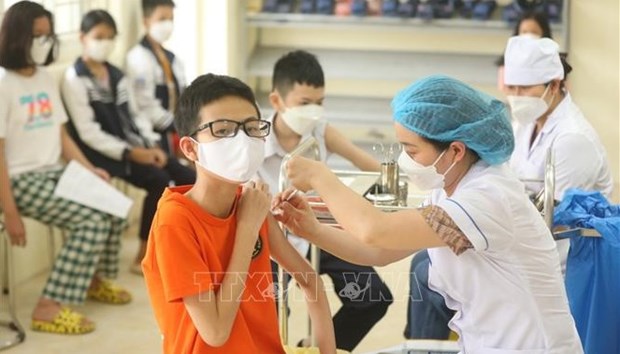 Ministerio de Salud recomienda reforzar vacunacion antiCOVID-19 para estudiantes hinh anh 1