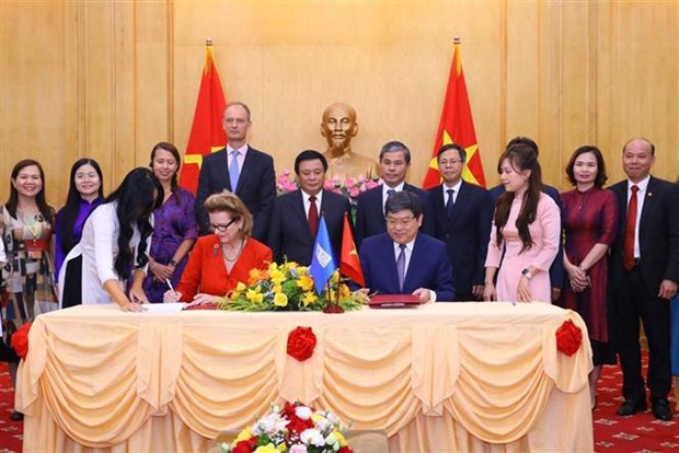 Rubrican academia de politica de Vietnam y UNDP memorando de cooperacion hinh anh 1