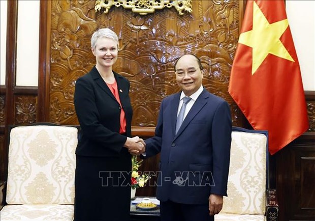 Presidente de Vietnam recibe a nuevos embajadores de paises europeos hinh anh 2