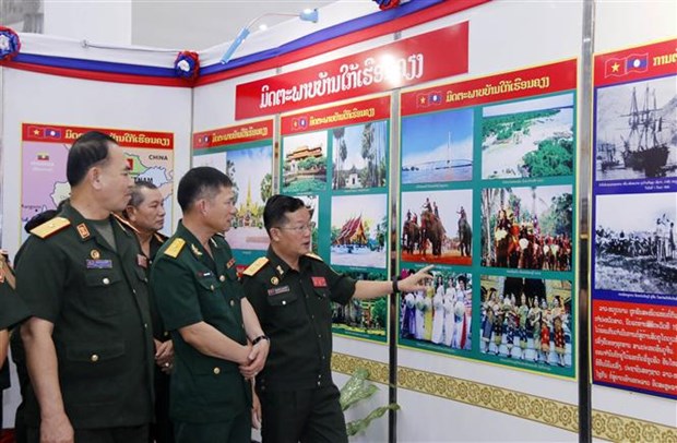 Celebran exposicion fotografica sobre relaciones especiales Vietnam-Laos hinh anh 1