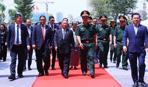 Presidente del Parlamento camboyano visita sede de grupo vietnamita Viettel hinh anh 1