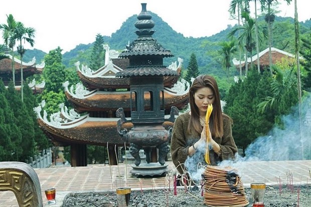 Pagoda de Huong Tich, un lugar para enamorarse de la tierra central de Vietnam hinh anh 1