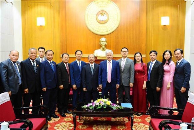 Vietnam otorga gran importancia a nexos con Laos hinh anh 2