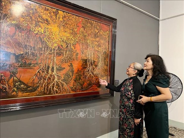 Ciudad Ho Chi Minh exhibe mas de 150 objetos antiguos de arte hinh anh 1