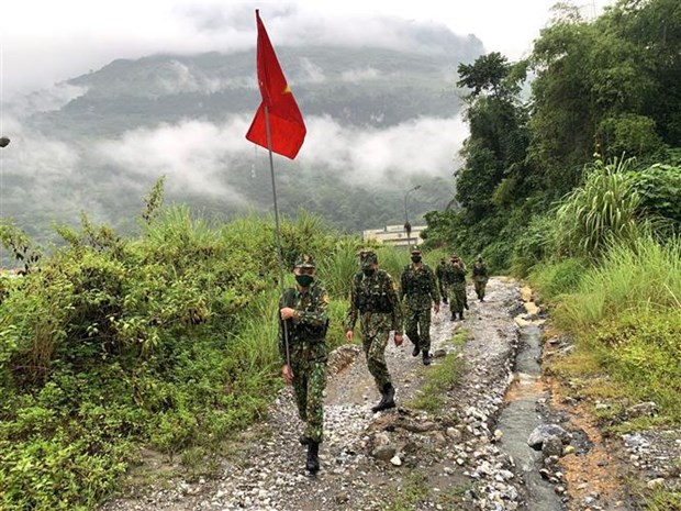 Guardias fronterizas de provincias vietnamita y china realizan patrulla conjunta hinh anh 1