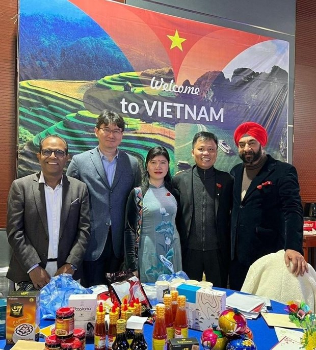 Vietnam participa en Feria Internacional de Caridad en Mongolia hinh anh 1