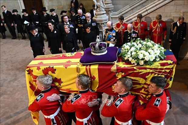 Canciller de Vietnam asiste al funeral de Reina Isabel II hinh anh 1