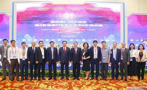 Clausuran en Hanoi Foro socioeconomico de Vietnam 2022 hinh anh 2