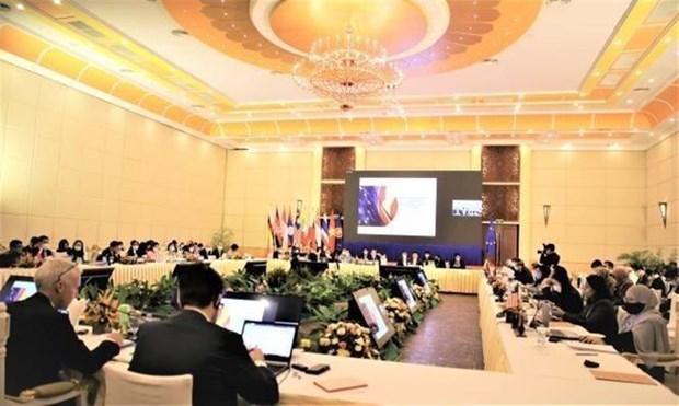 Ministros de ASEAN y socios debaten para impulsar vinculos economicos hinh anh 1