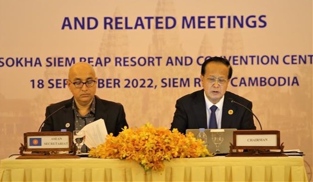 Concluyen Reunion de Ministros de Economia de ASEAN y citas anexas hinh anh 1