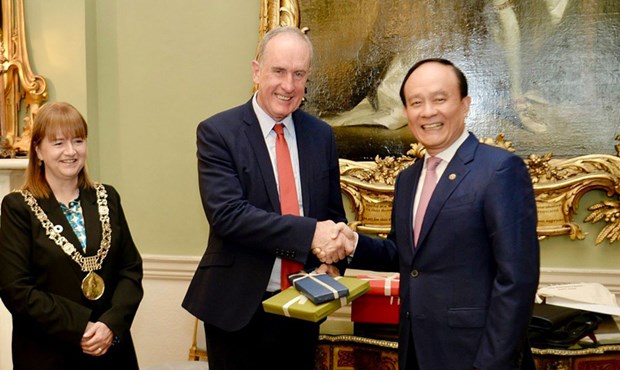 Hanoi busca fortalecer cooperacion con Reino Unido e Irlanda hinh anh 1