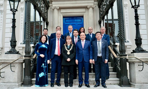Hanoi busca fortalecer cooperacion con Reino Unido e Irlanda hinh anh 2