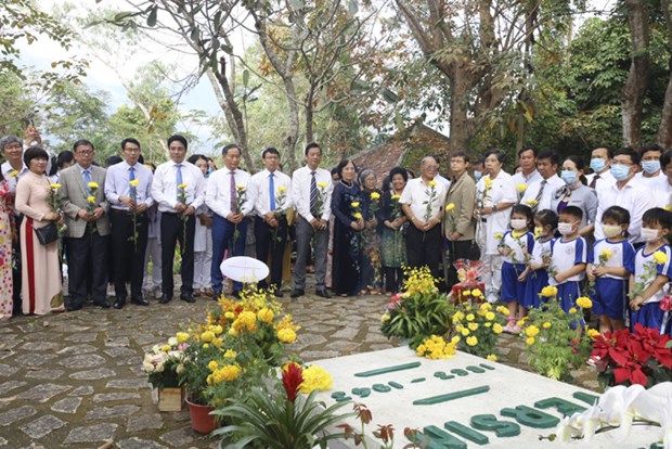 Conmemoran aniversario 159 del natalicio del medico Alexandre Yersin en Vietnam hinh anh 1