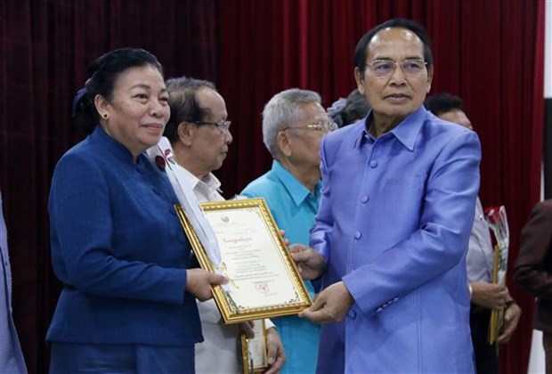 Entregan premios a obras literarias sobre nexos especiales Vietnam - Laos hinh anh 1
