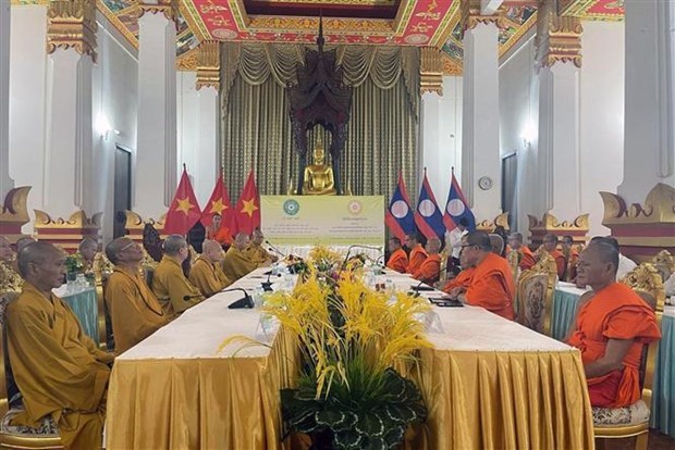 Fortalecen cooperacion entre las sanghas budistas de Vietnam y Laos hinh anh 1