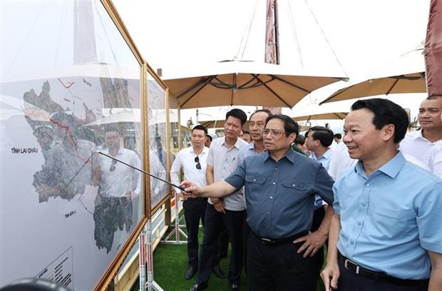 Primer ministro vietnamita inspecciona proyectos infraestructurales en provincia de Yen Bai hinh anh 1