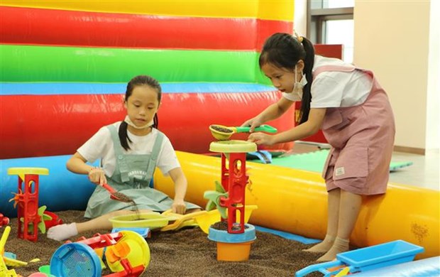LG Display Vietnam organiza el Dia de la Familia para sus empleados hinh anh 1