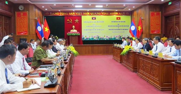 Fomentan cooperacion entre localidades de Vietnam y Laos hinh anh 1