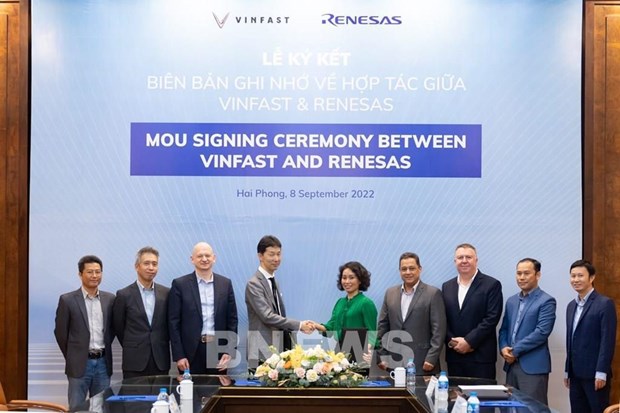VinFast coopera con grupo japones Renesas para fabricar vehiculos electricos hinh anh 1