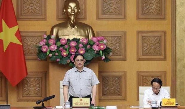 Premier vietnamita preside reunion urgente en respuesta al super tifon Noru hinh anh 1