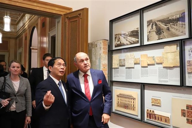 Canciller vietnamita realiza visita oficial a Austria hinh anh 2