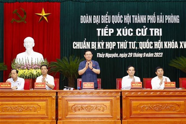 Presidente de Asamblea Nacional se reune con los votantes en Hai Phong hinh anh 1
