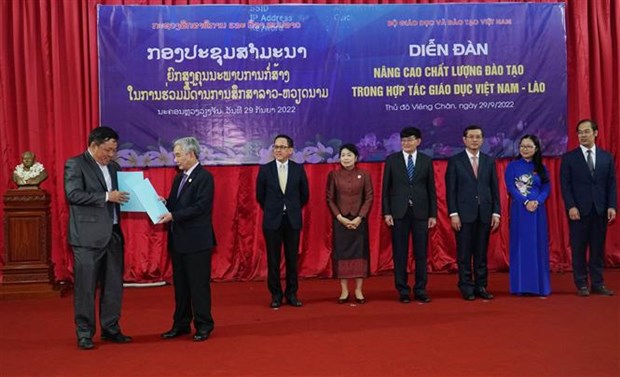 Promueven Vietnam y Laos cooperacion educacional hinh anh 1