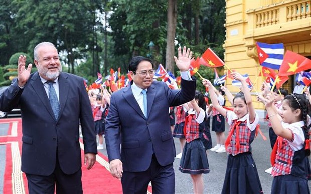 Primer ministro vietnamita preside acto de bienvenida a su homologo de Cuba hinh anh 3