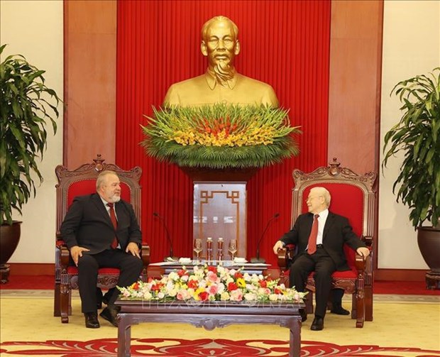 Premier cubano concluye con exito visita oficial a Vietnam hinh anh 1