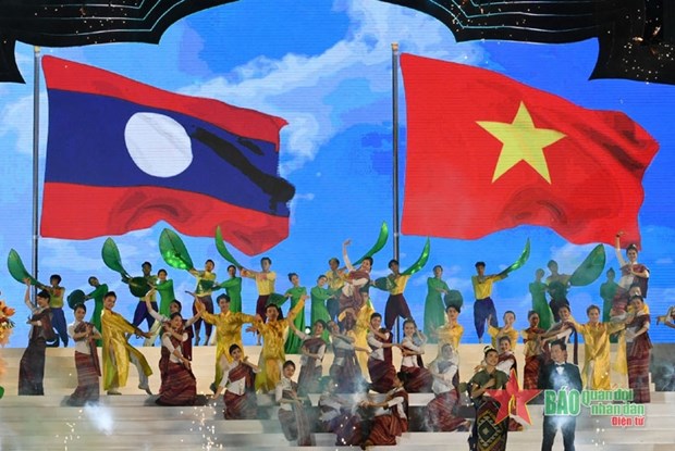 Clausuran Festival de intercambio cultural, deportivo y turistico fronterizo Vietnam-Laos hinh anh 2