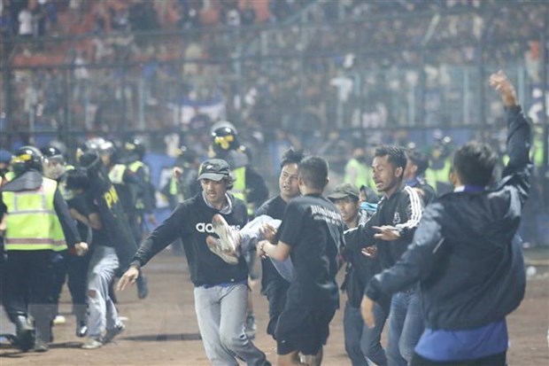 Vietnam envia condolencias a Indonesia por la tragedia en partido de futbol hinh anh 1