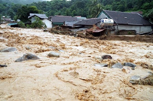 Inundaciones cobran vida de ocho personas en localidades vietnamitas hinh anh 1
