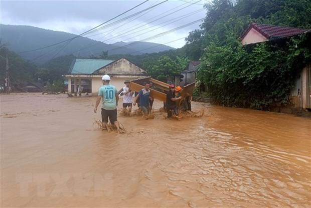 Inundaciones cobran vida de ocho personas en localidades vietnamitas hinh anh 2