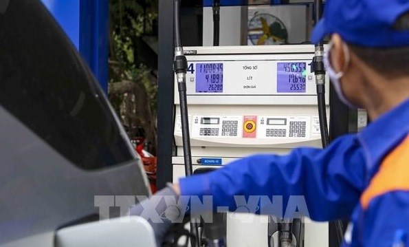 Precios de gasolina se reducen nuevamente en Vietnam hinh anh 1