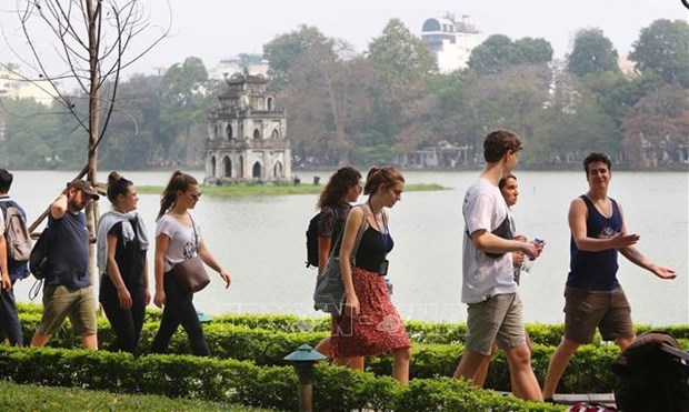 Ingresos de servicios turisticos de Vietnam por alcanzar cifra previa a la pandemia hinh anh 1