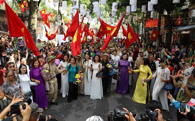 Conmemoran liberacion de Hanoi con diversas actividades hinh anh 1