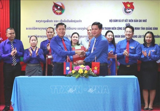 Jovenes de localidades vietnamita y laosiana fomentan cooperacion hinh anh 1