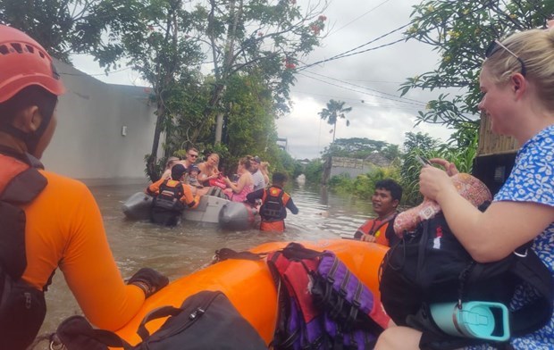 Al menos cinco personas murieron por inundaciones en Bali hinh anh 1