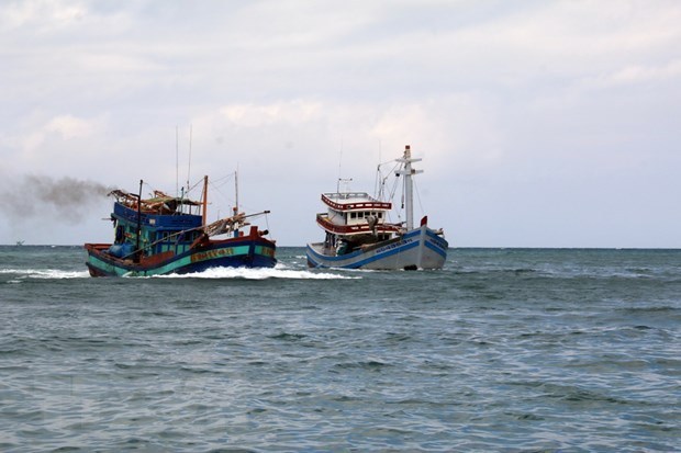 Rescatan a barco pesquero accidentado en mar vietnamita hinh anh 1