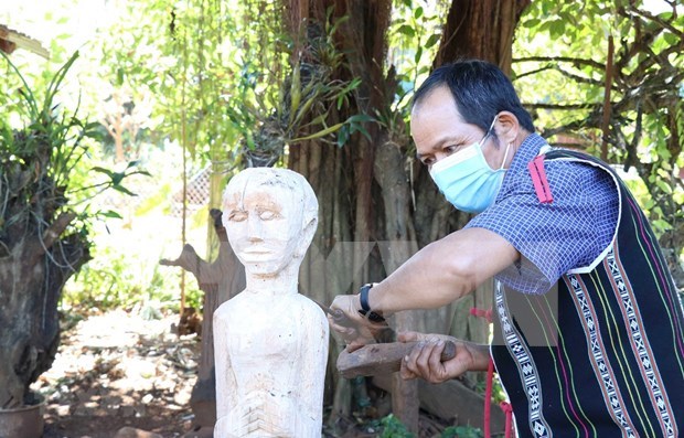 Conservan estatuas de madera de Altiplanicie Occidental de Vietnam hinh anh 1