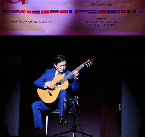 Canciones folcloricas vietnamitas presentadas en concurso de guitarra de Berlin hinh anh 1