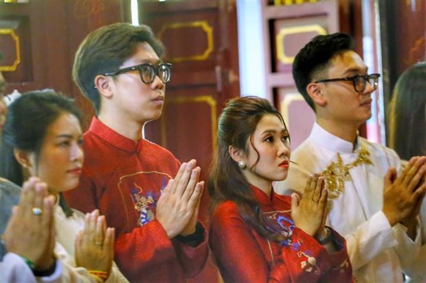 Casi 20 parejas se casan en boda colectiva en Hanoi hinh anh 1